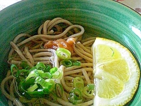 「レモンと梅干しでさっぱり！　冷やし蕎麦」